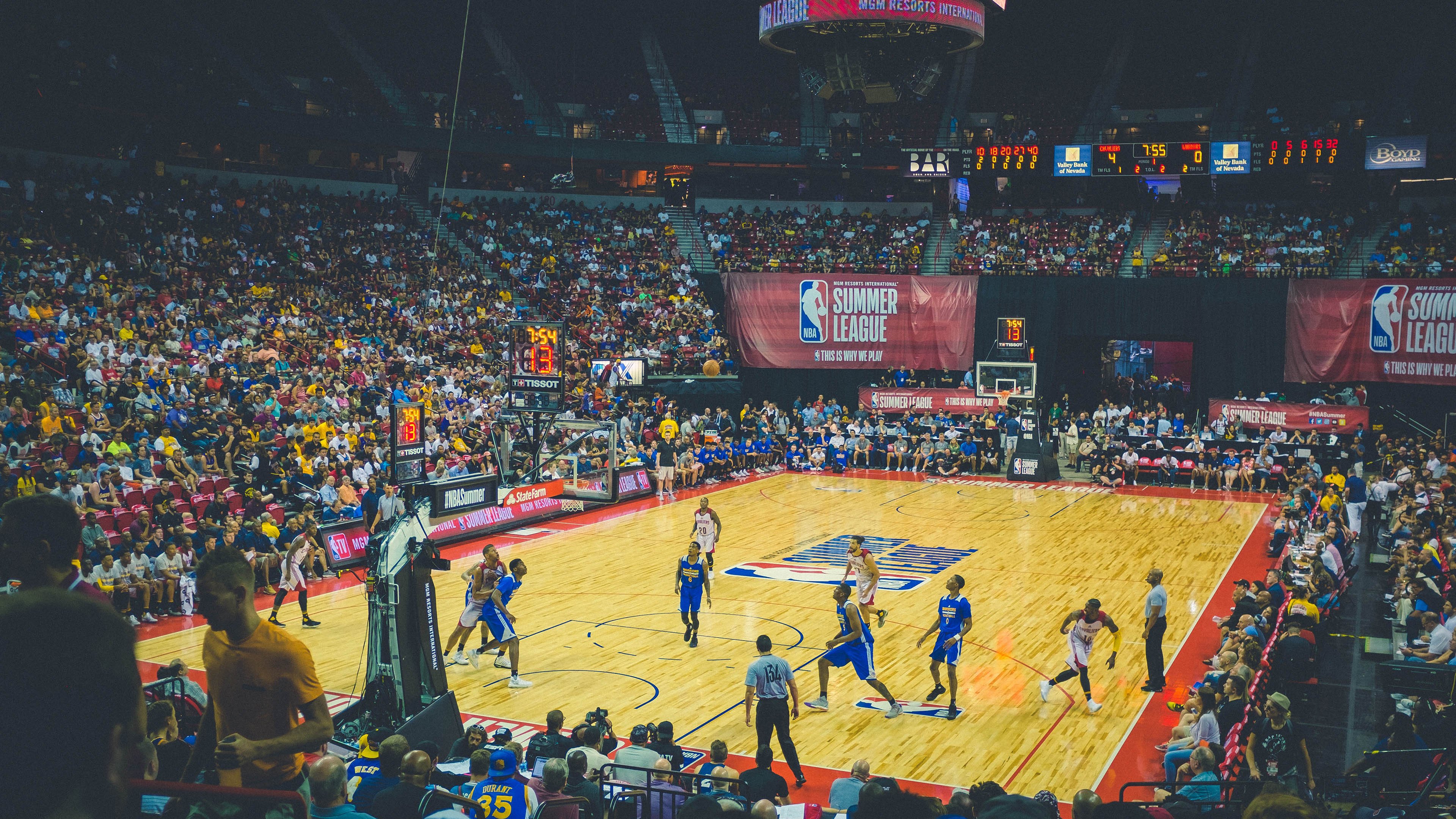 当马刺智慧遇上活塞铁血，约基奇在焦点战中完成非典型证明