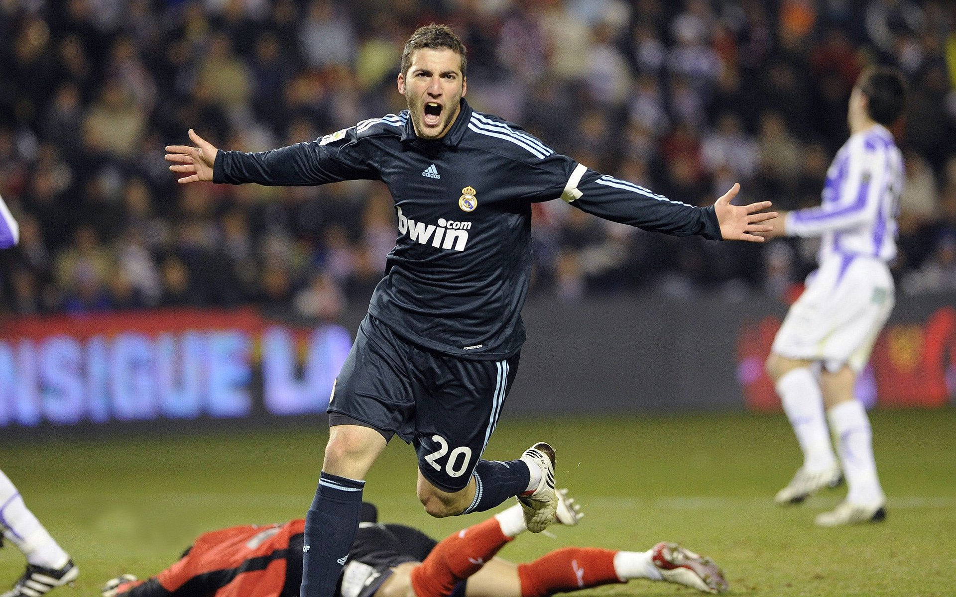 周冠宇高光时刻，威廉姆斯战术奇迹逆转梅赛德斯，改写赛道格局